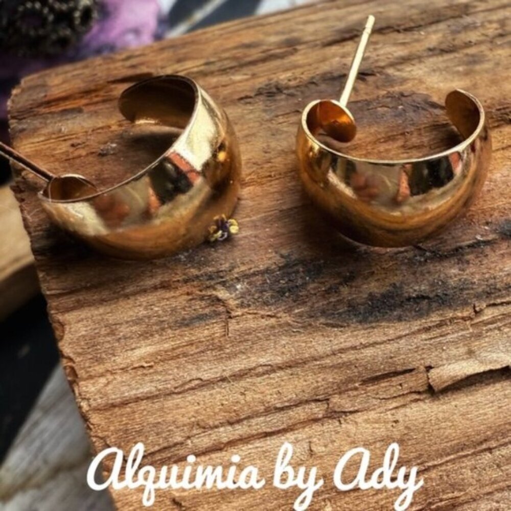 Dainty minimalist small golden hoop earrings